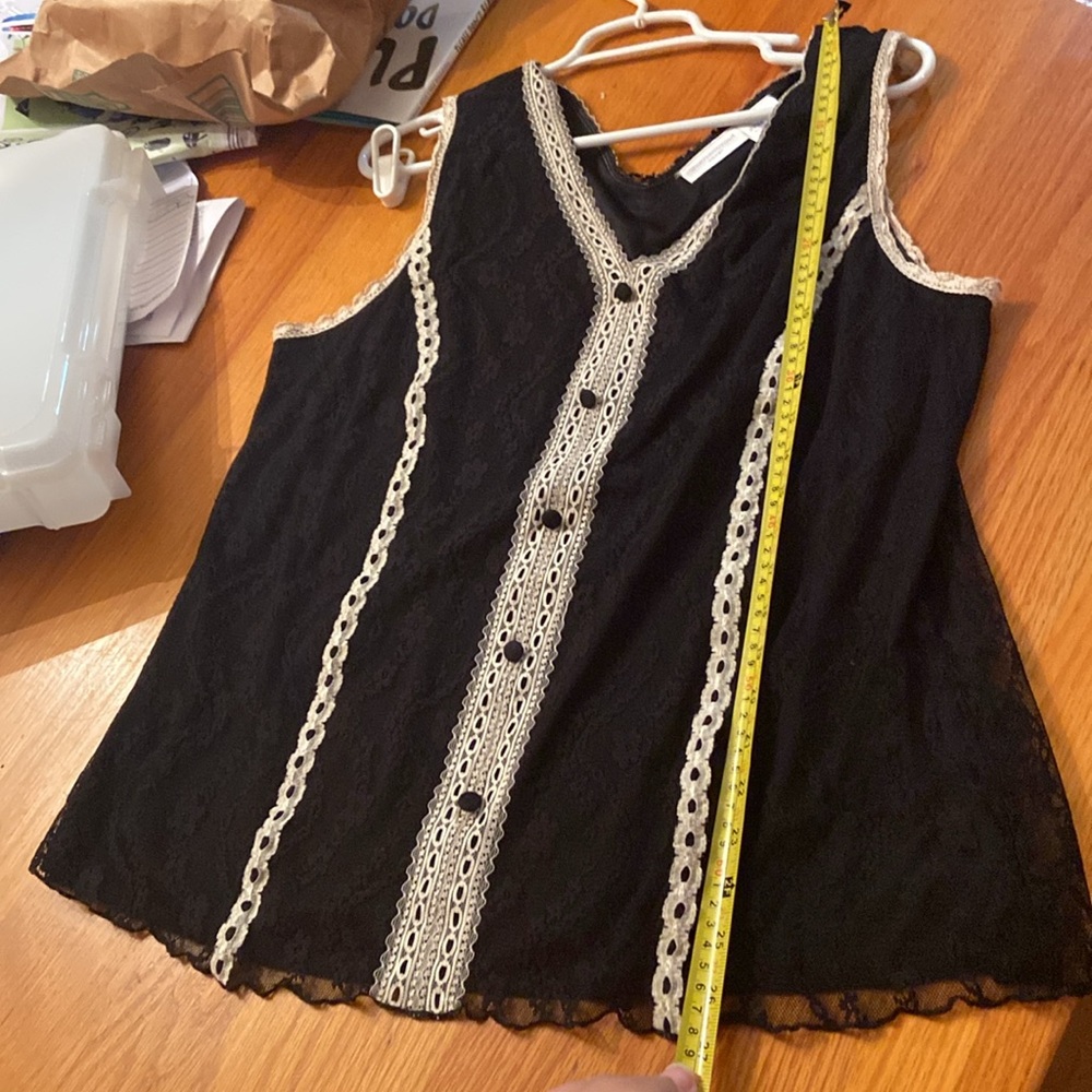Lace v-neck tank - Picture 6 of 8